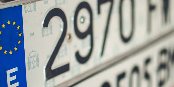 Llevar en mal estado la matrícula supondrá 200€ de multa